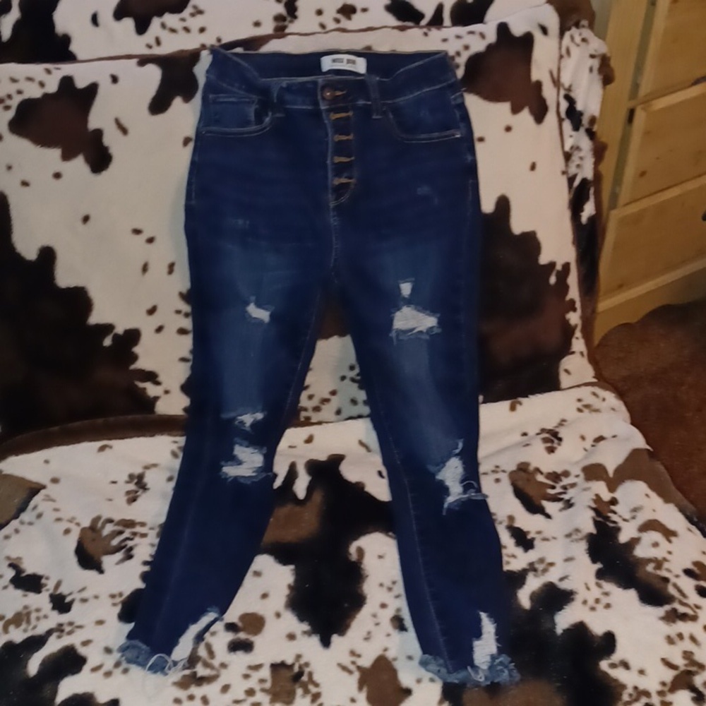 WAX JEAN, LOS ANGELES CA. WOMENS JEANS SIZE 3/26. BUTTON UP FLY, DISTRES…